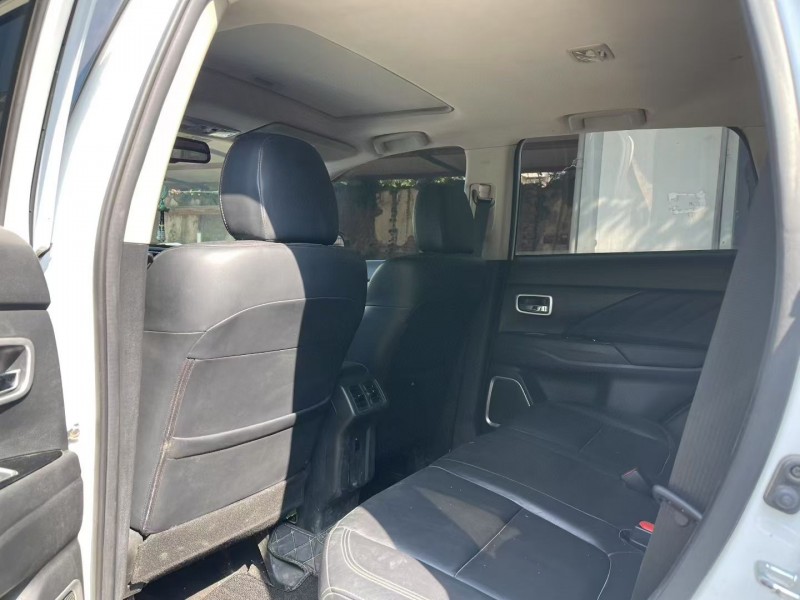 许昌19年三菱欧蓝德6