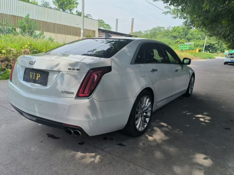 遂宁17年凯迪拉克CT64