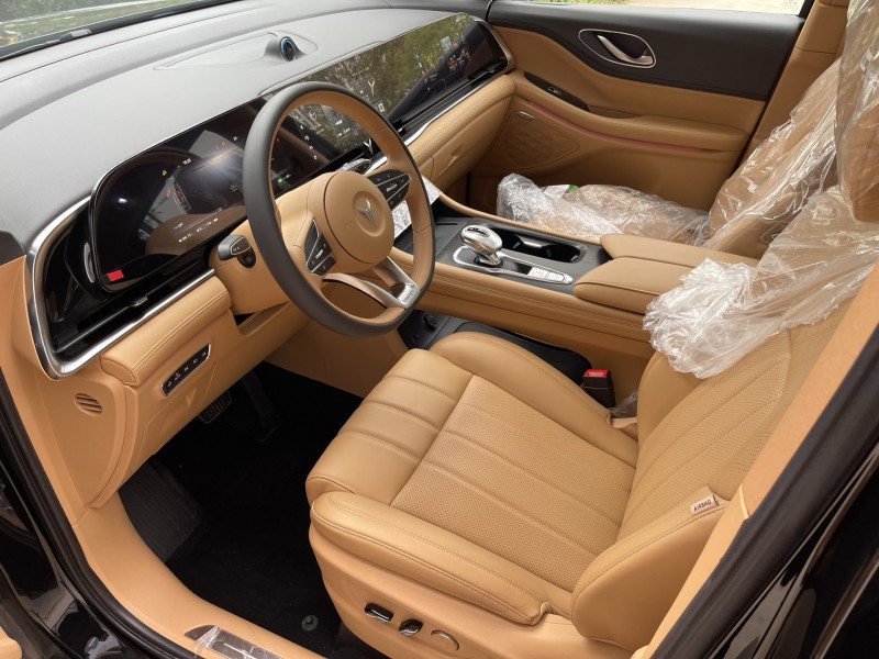 济宁24年岚图汽车梦想家6