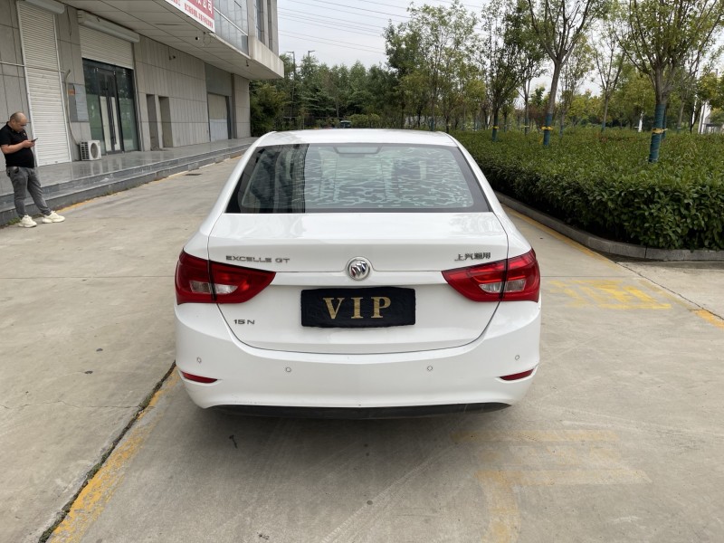 济宁16年别克英朗9