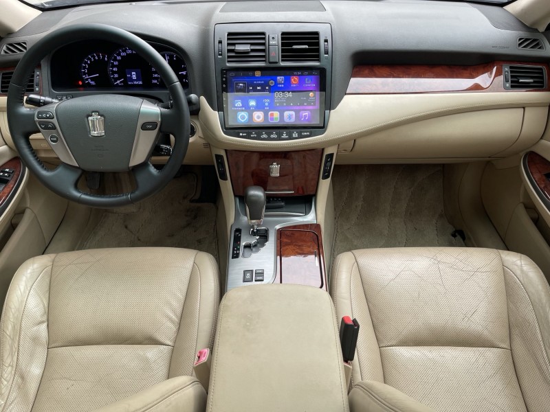 济宁13年丰田皇冠4