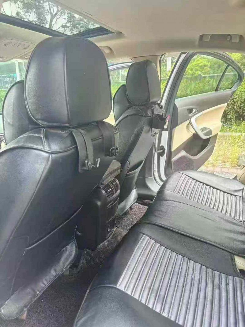 襄阳15年别克君威7