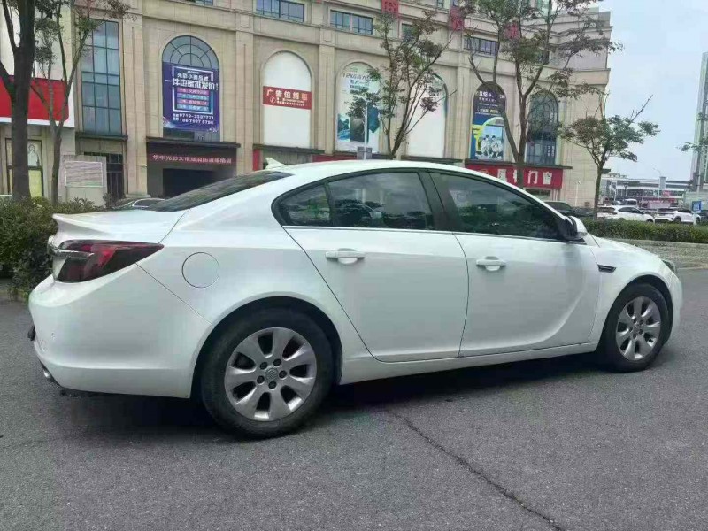 襄阳15年别克君威8