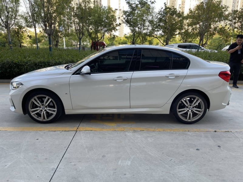 济宁19年宝马1系7