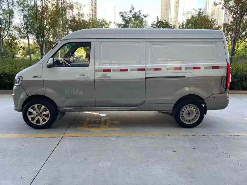 济宁22年华晨鑫源7