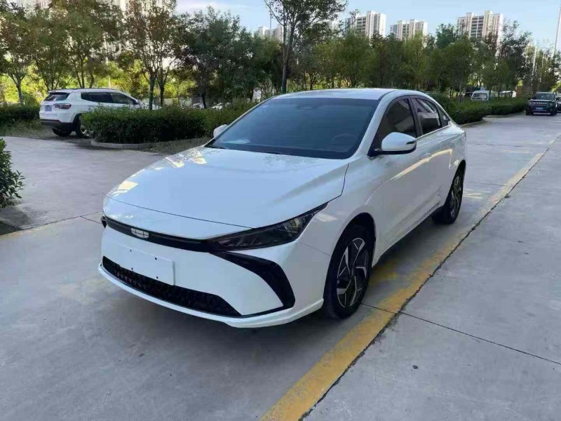 济宁24年吉利几何2