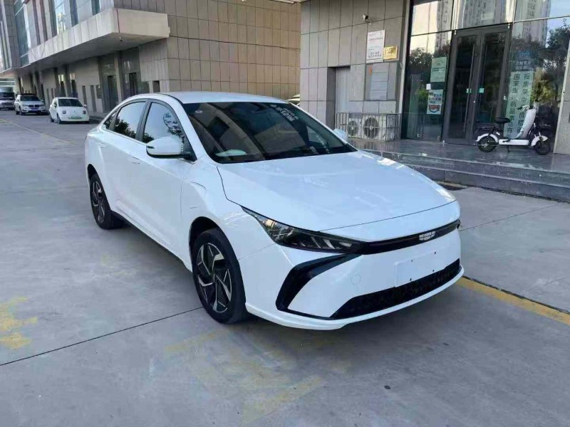 济宁24年吉利几何3