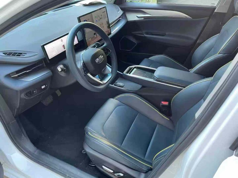 济宁24年吉利几何5