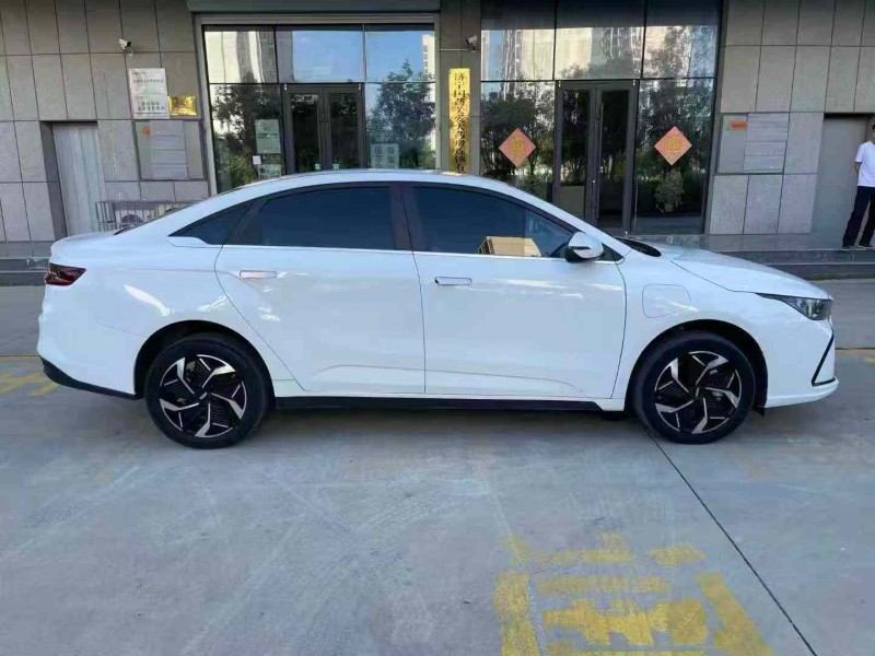 济宁24年吉利几何7