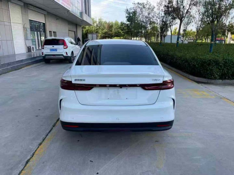 济宁24年吉利几何8