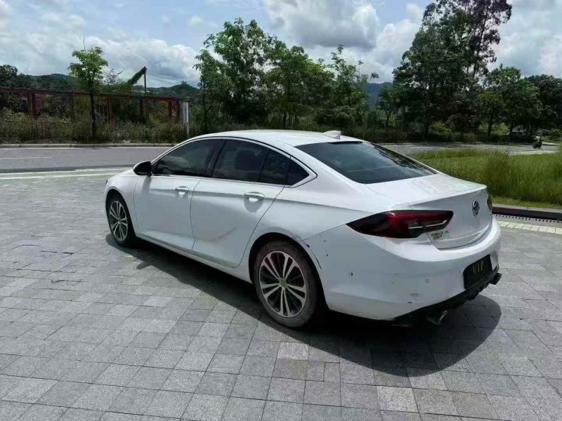 广州18年别克君威8