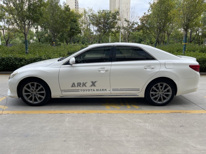 济宁13年丰田锐志4