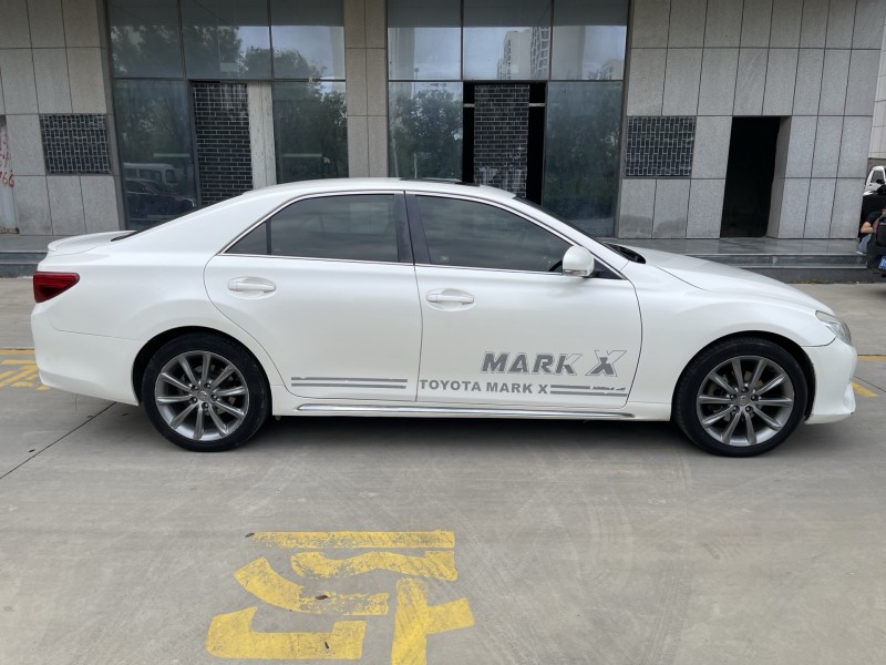 济宁13年丰田锐志8