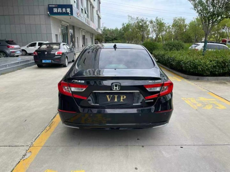 济宁21年本田雅阁9