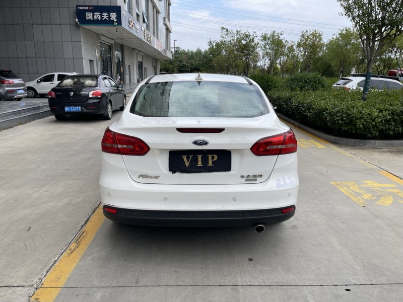 济宁17年福特福克斯8