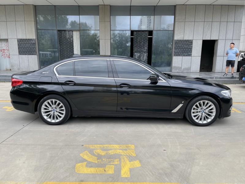 济宁19年宝马5系8