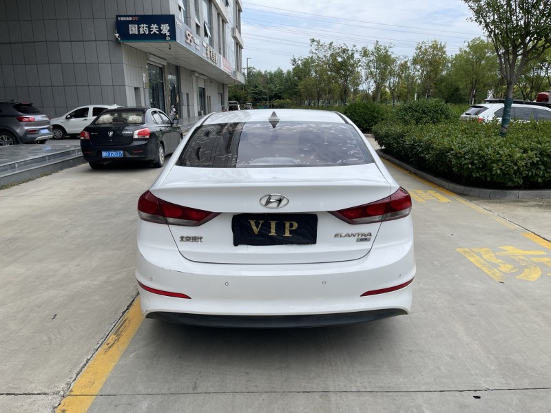 济宁17年现代领动9