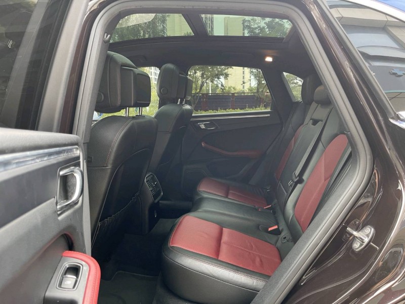 济宁17年保时捷Macan6