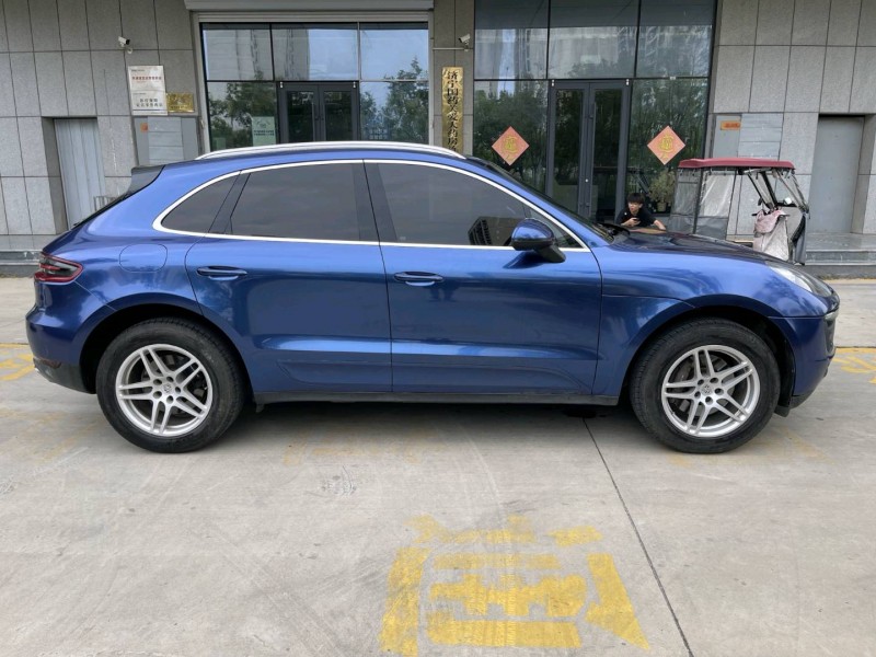 济宁17年保时捷Macan8