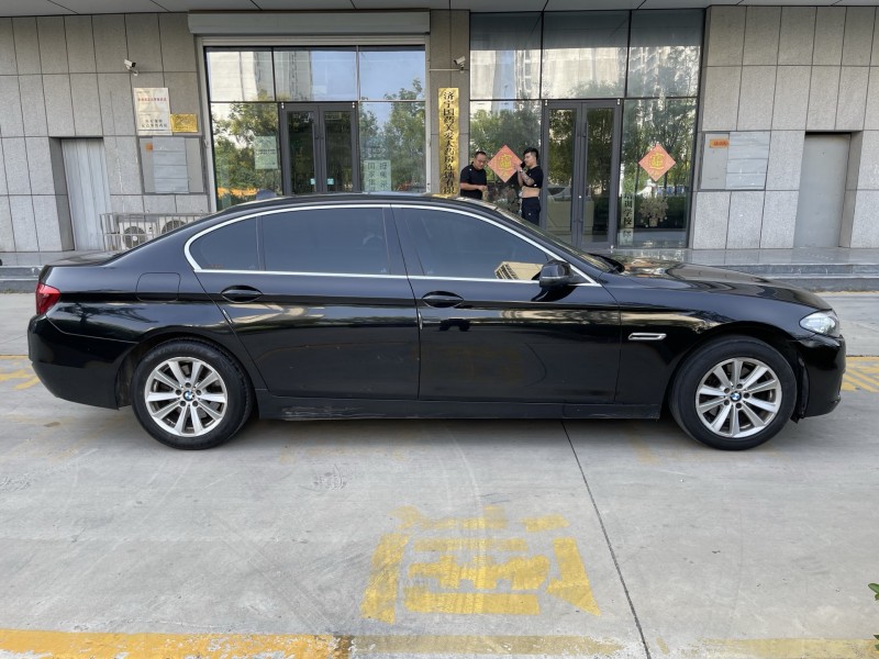 济宁17年宝马5系8