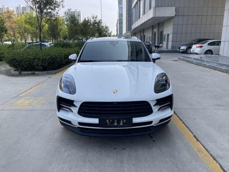 济宁19年保时捷Macan1
