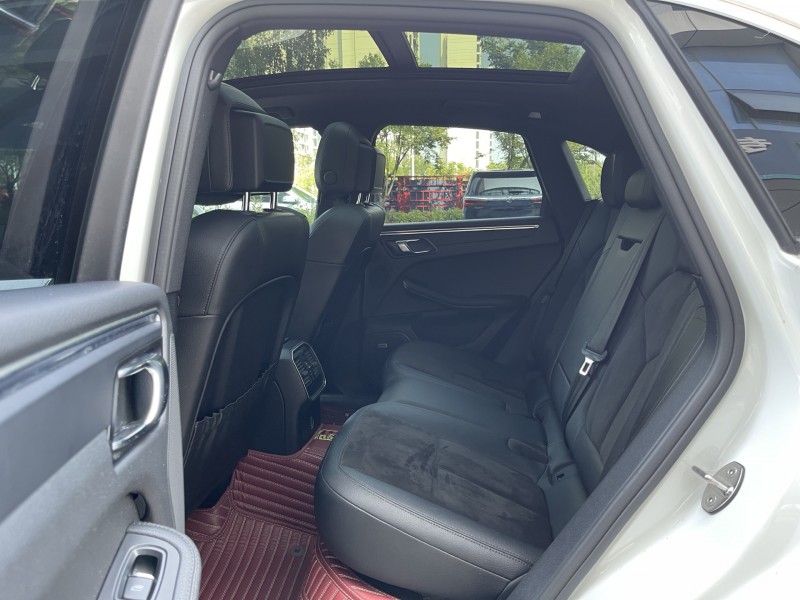 济宁19年保时捷Macan6