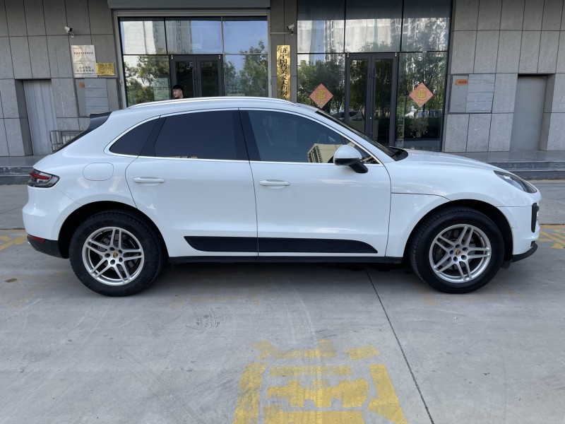 济宁19年保时捷Macan8