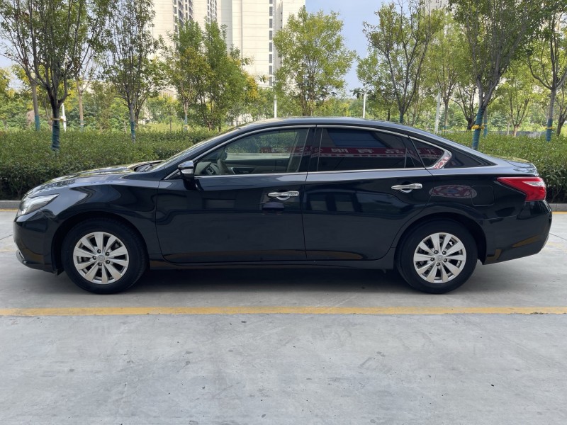 济宁19年日产天籁5