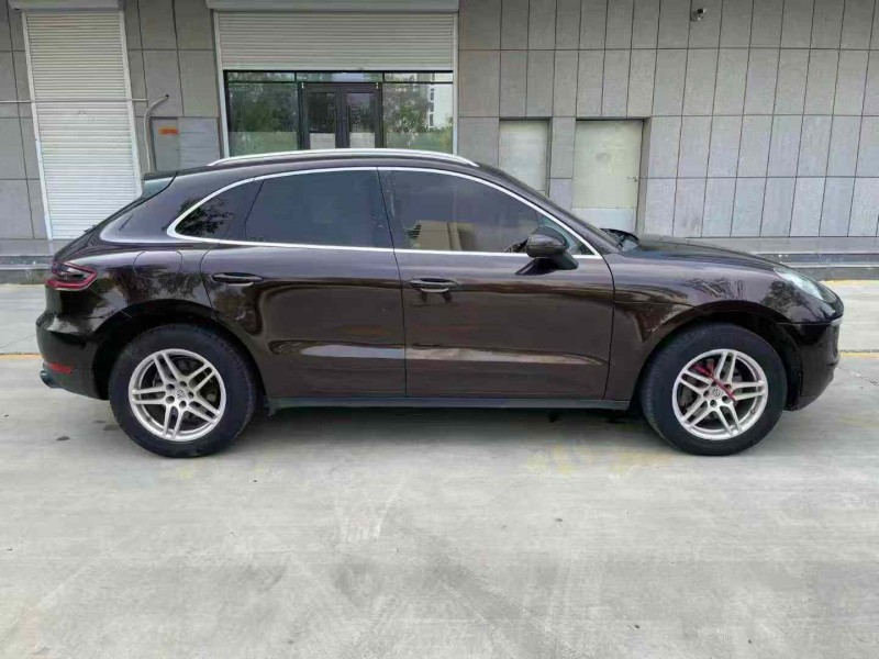 济宁17年保时捷Macan7