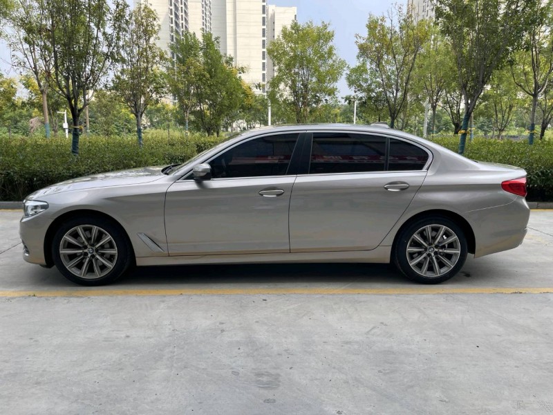 济宁18年宝马5系8