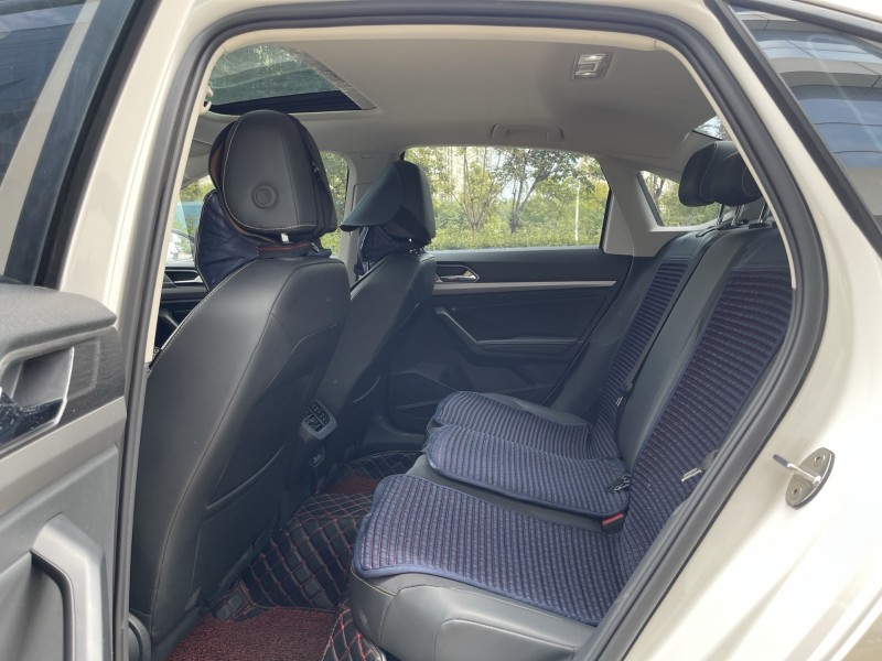 济宁21年大众朗逸8