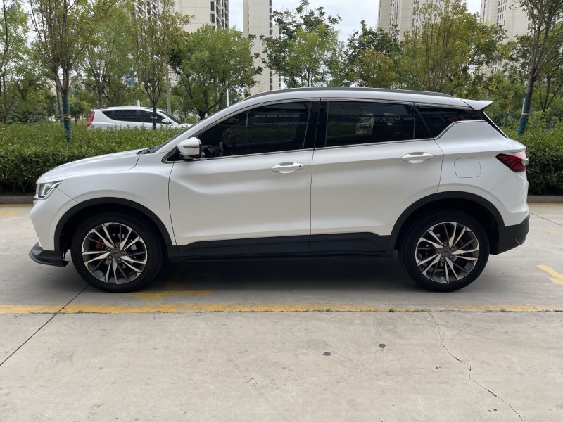 济宁19年吉利缤越4