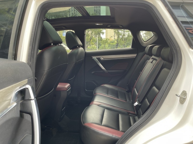 济宁19年吉利缤越6