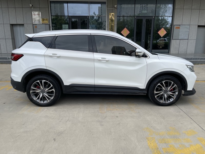 济宁19年吉利缤越8