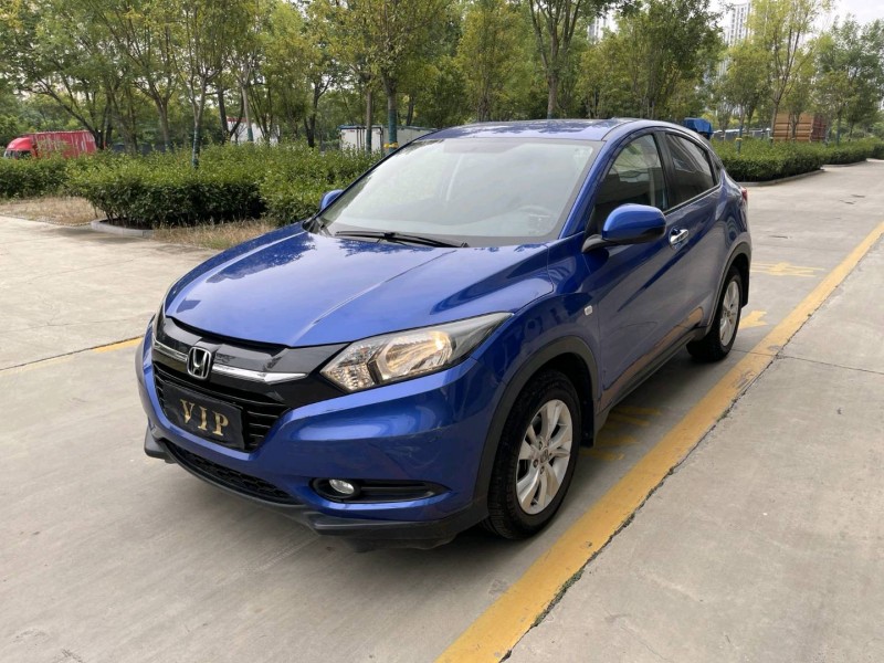 济宁19年本田缤智2