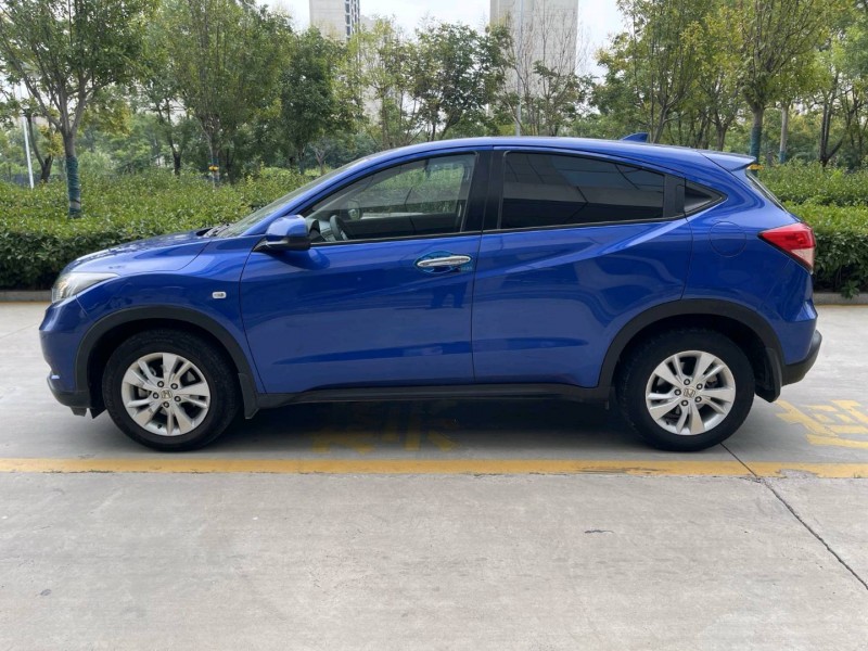 济宁19年本田缤智8