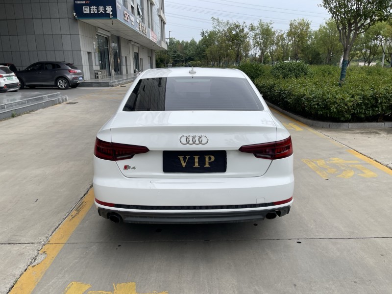 济宁18年奥迪A4L9