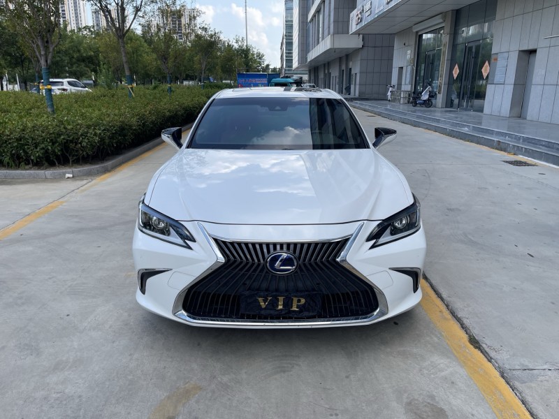 济宁21年雷克萨斯ES1