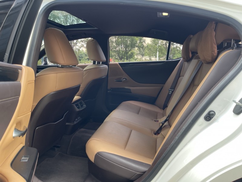 济宁21年雷克萨斯ES6