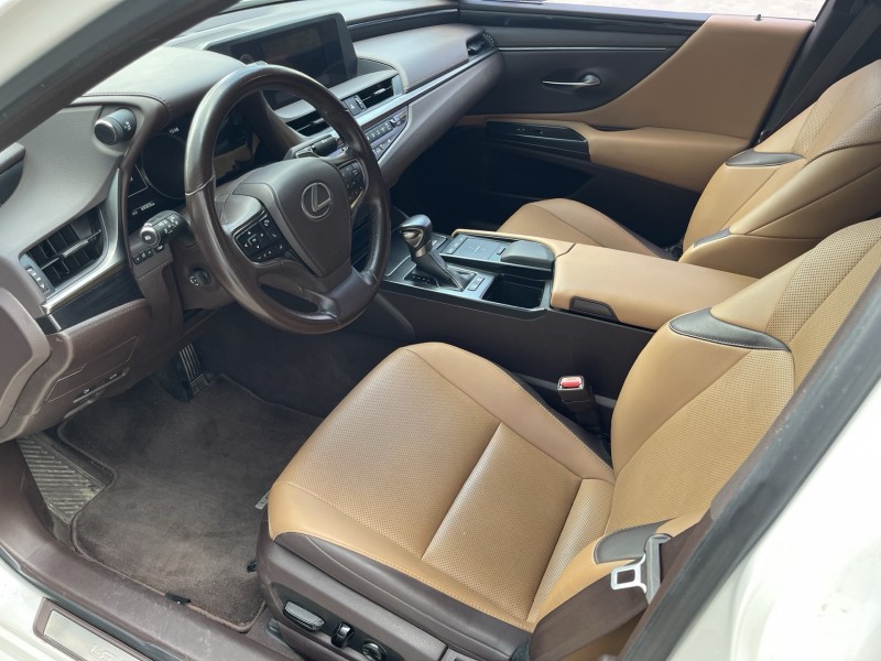 济宁21年雷克萨斯ES8