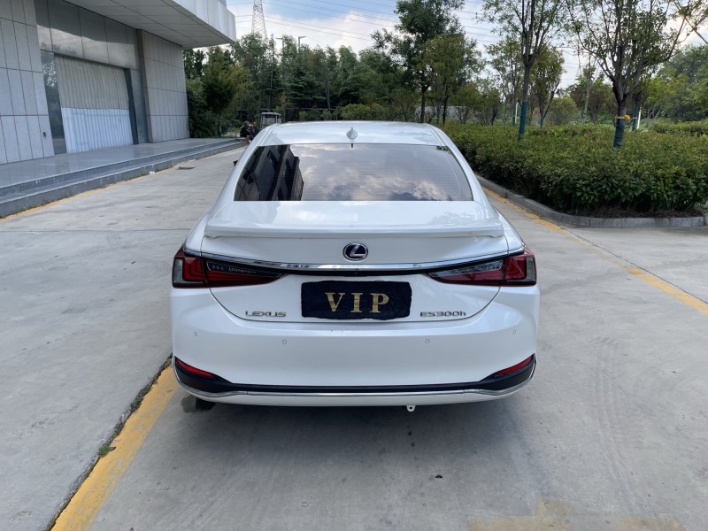 济宁21年雷克萨斯ES9