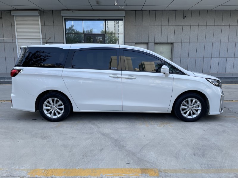 济宁21年别克GL86