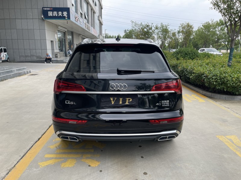 济宁22年奥迪Q54