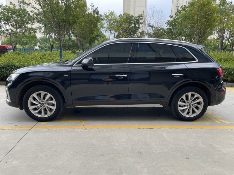 济宁22年奥迪Q55