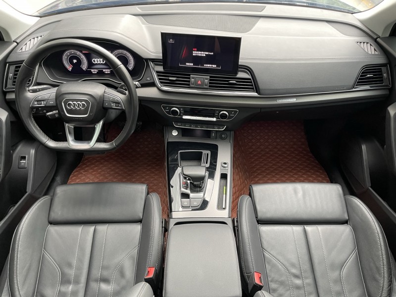 济宁22年奥迪Q56