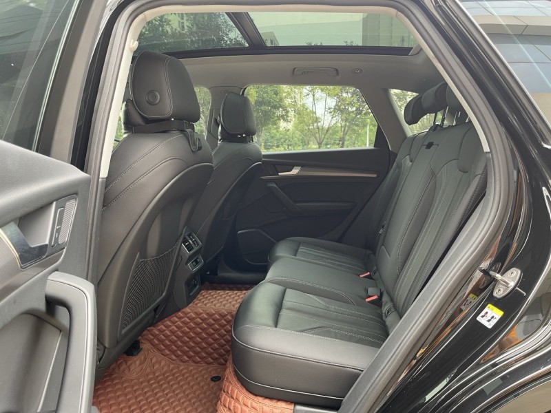 济宁22年奥迪Q58