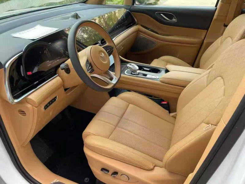 济宁25年岚图汽车梦想家5