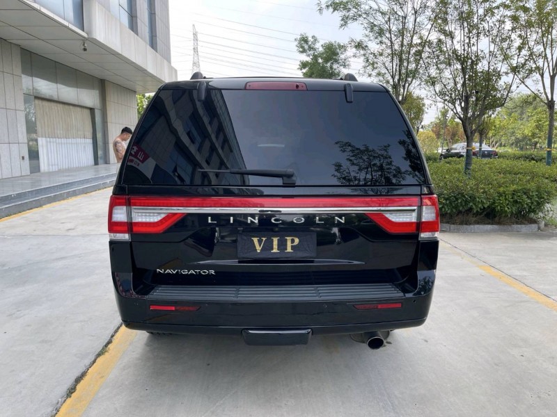 济宁18年林肯领航员9