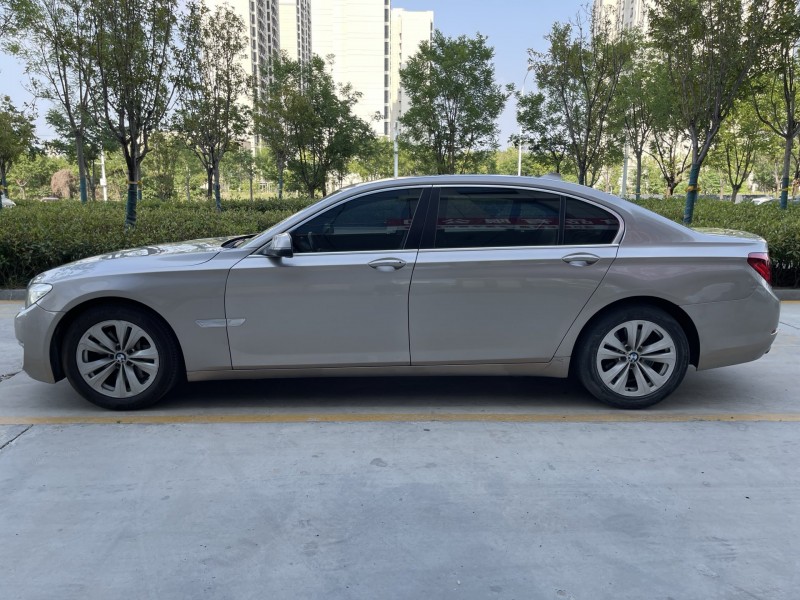 济宁13年宝马7系8