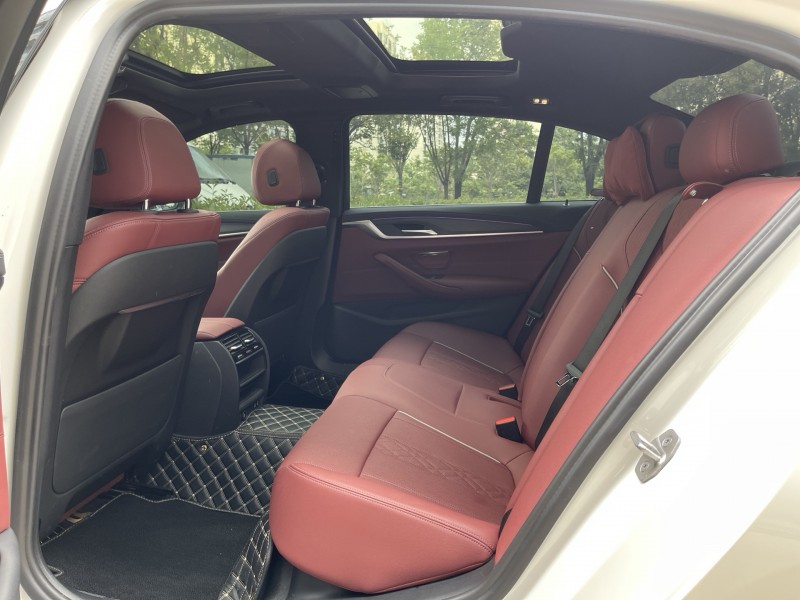 济宁22年宝马5系6